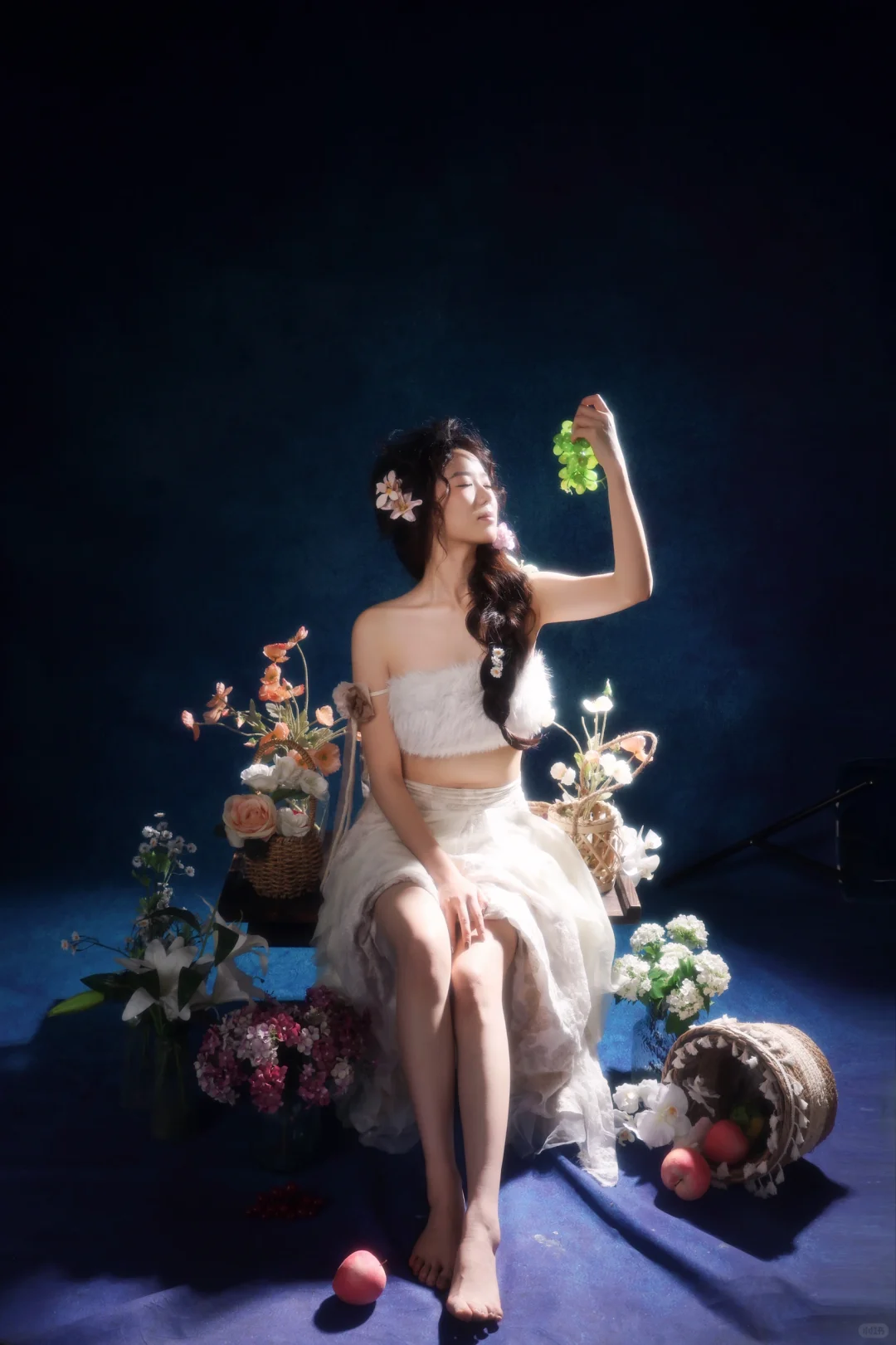 断壁残垣的角落更能生出娇艳的花