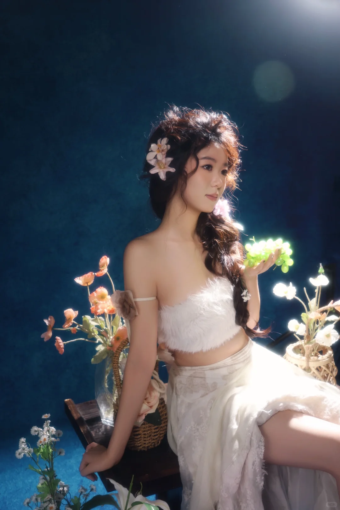 断壁残垣的角落更能生出娇艳的花