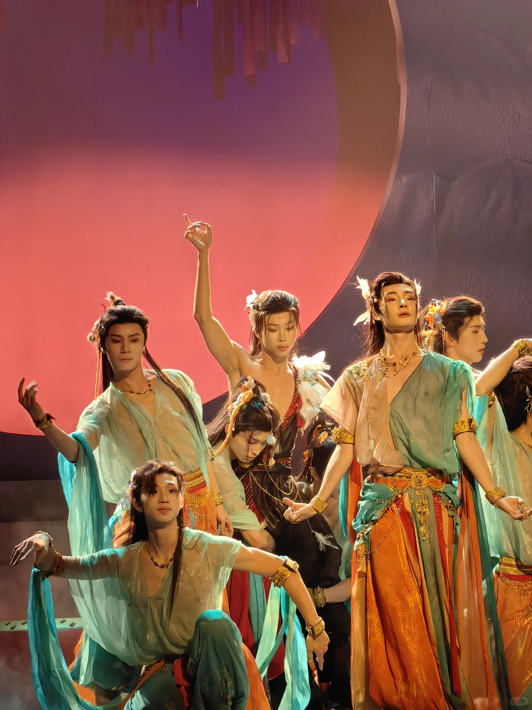 舞剧《翎衣》国风少年腹肌美学