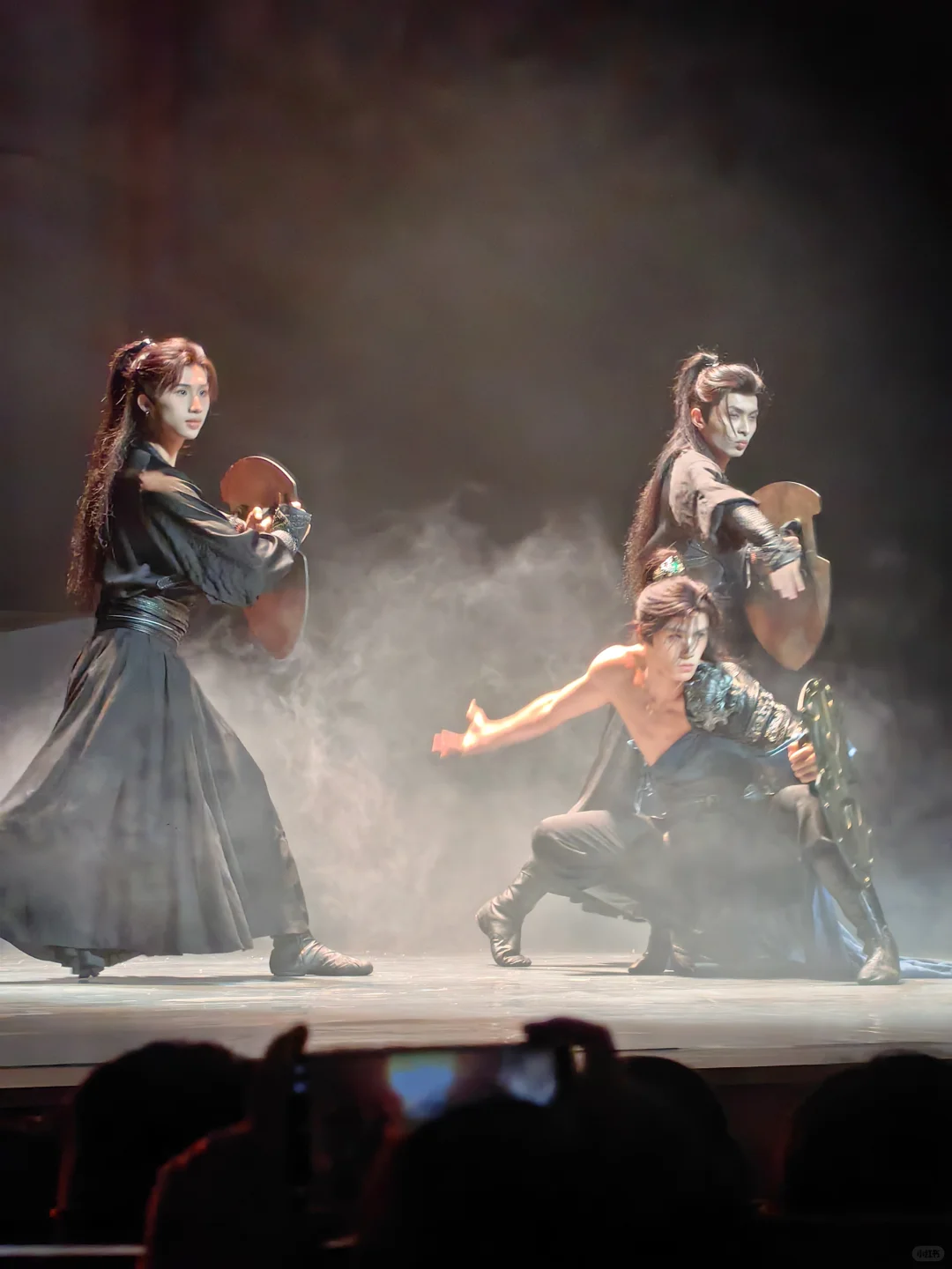 舞剧《翎衣》国风少年腹肌美学