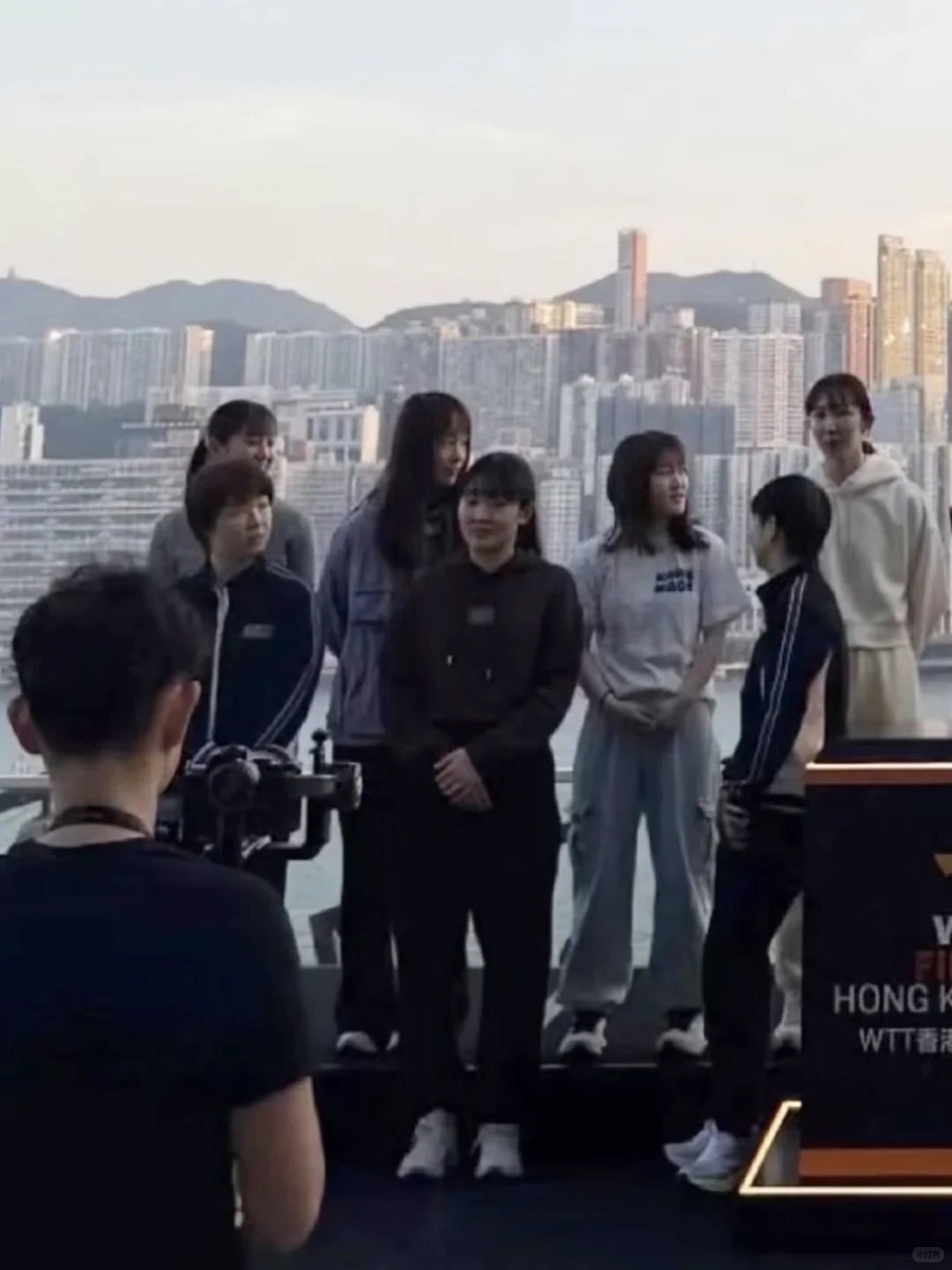 孙一莎你就这样在维港旁边撩妹😡