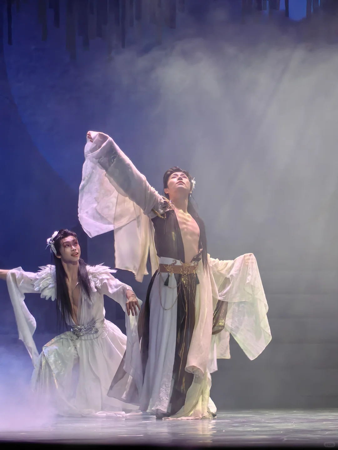 舞剧《翎衣》国风少年腹肌美学