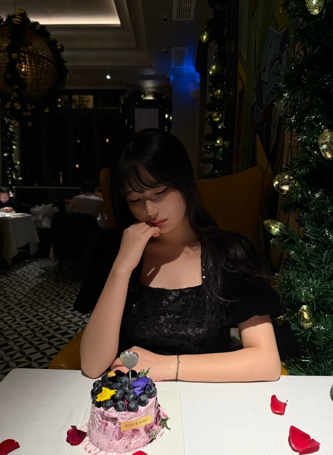 𝐂𝐡𝐚𝐩𝐭𝐞𝐫 𝟏𝟕 𝐛𝐞𝐠𝐢𝐧𝐬·