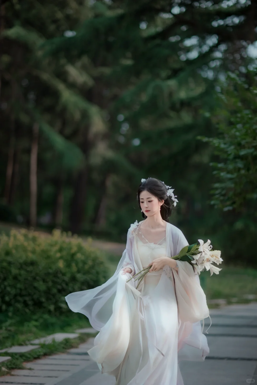 “她站在那，就是故事的开头”