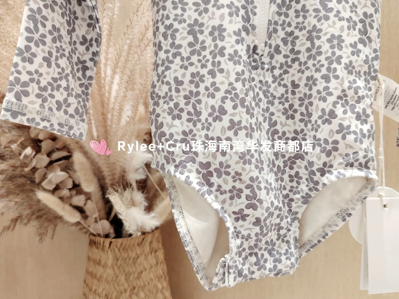 宝宝碎花泳衣看着里🤩