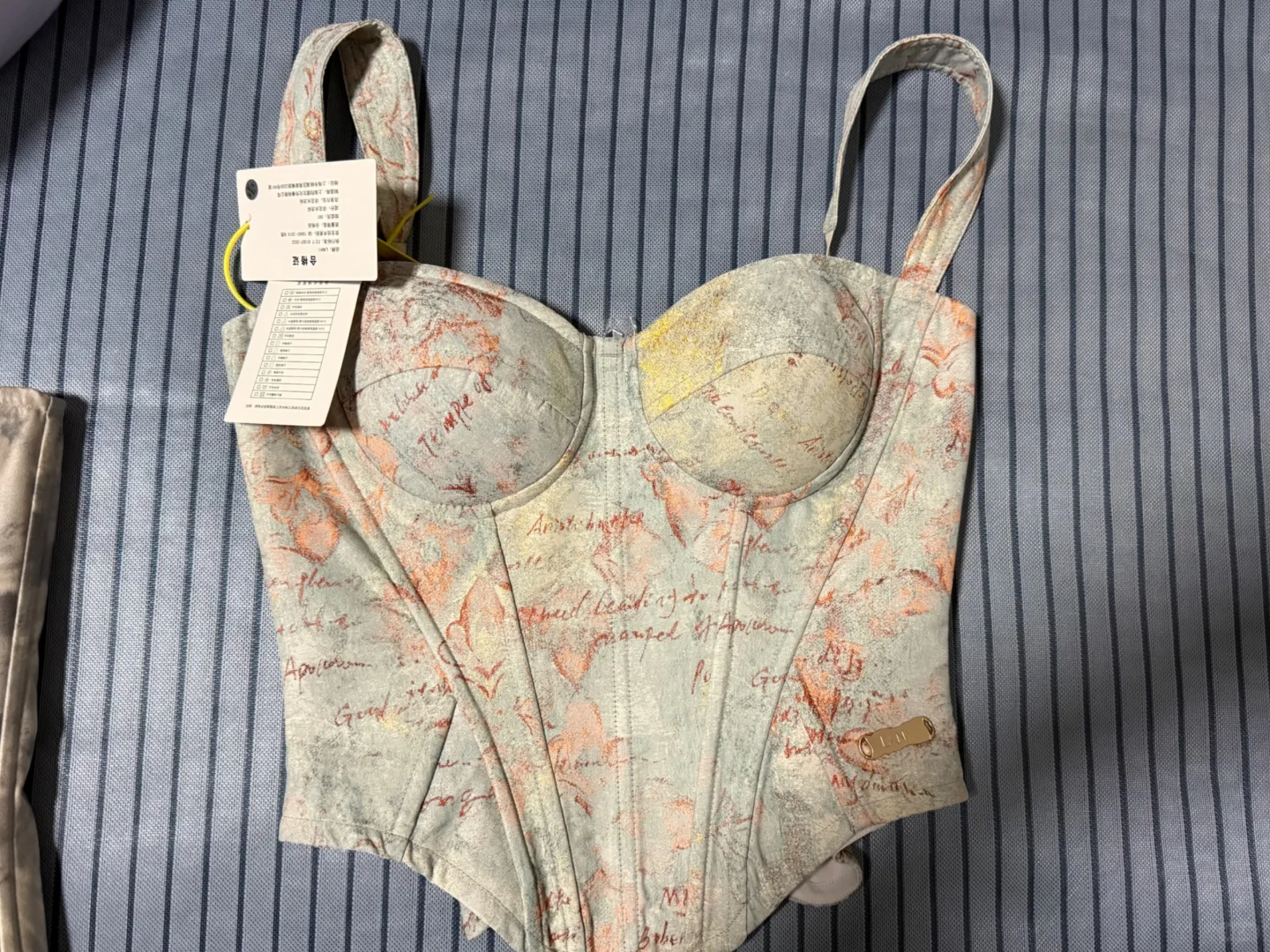 出LANYI鱼骨胸衣