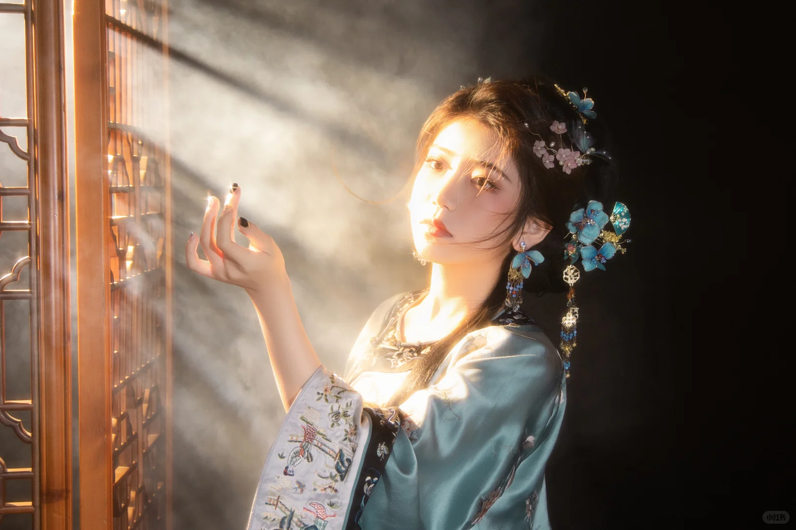 清汉女｜“笼中鸟，池中鱼，院中人”