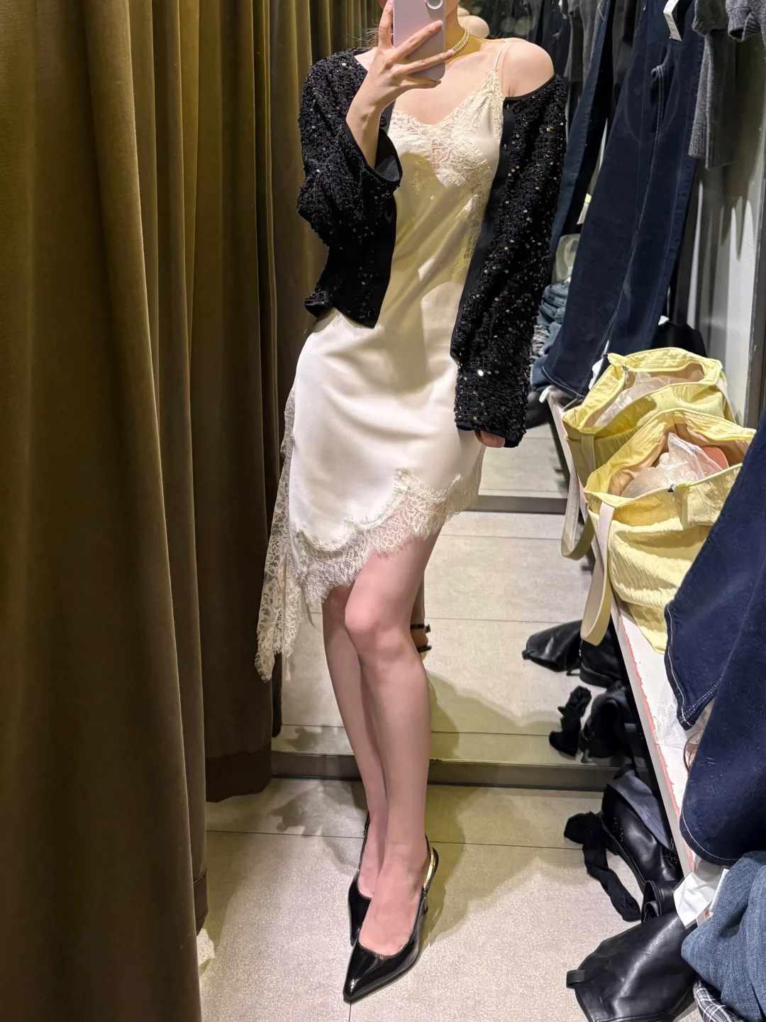 我天！😱zara你太懂女人了，蕾丝吊带好高级