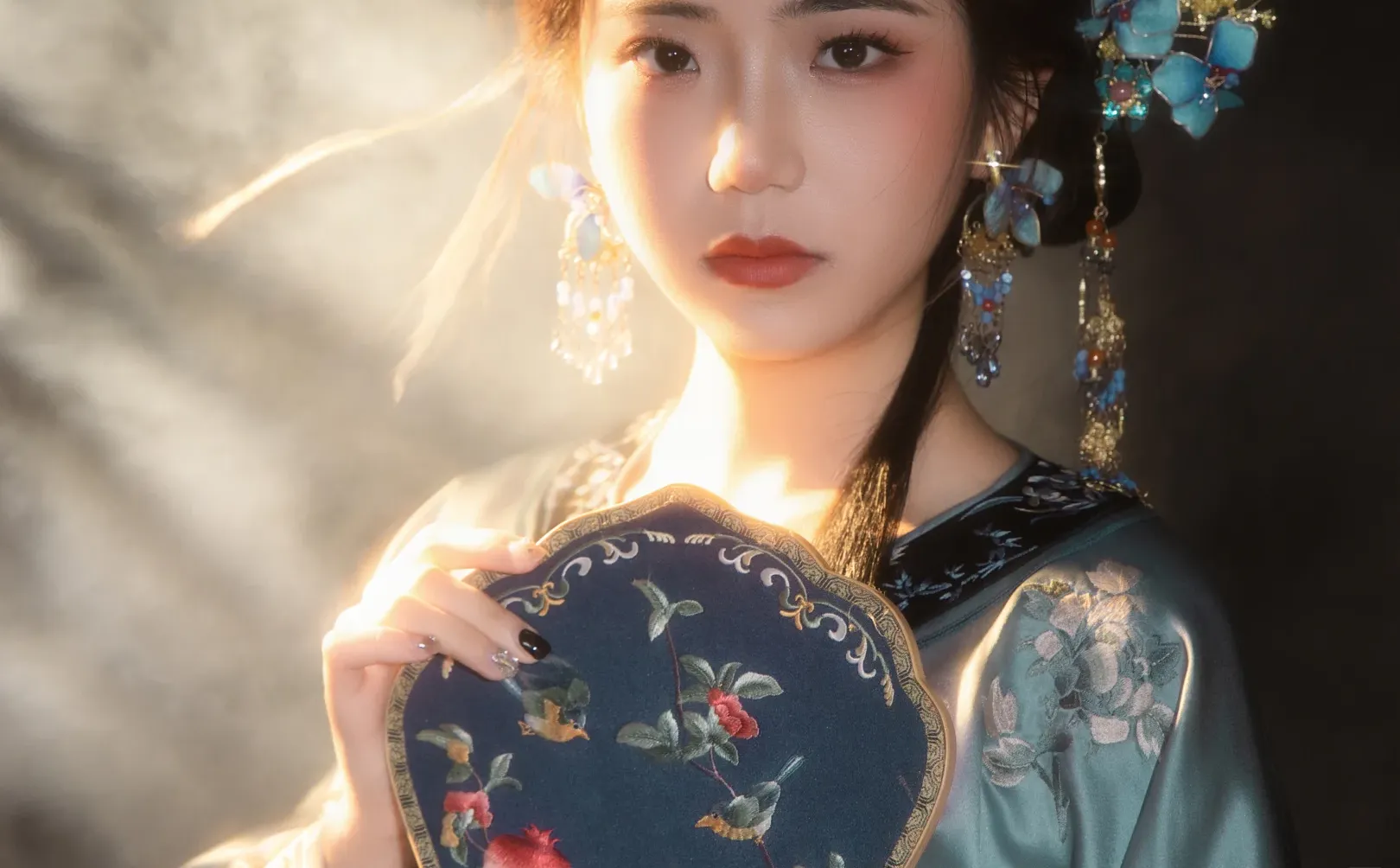 清汉女｜“笼中鸟，池中鱼，院中人”