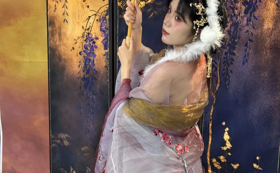 太仙了，这个小狐狸写真谁拍谁好看！