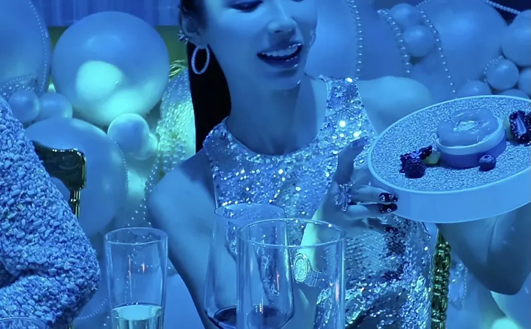 晚宴闪光look｜会发光的氛围感女神穿搭✨