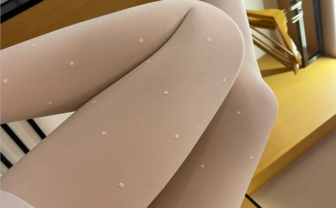 谁懂啊！这光腿神器的含金量！白丝波点yyds