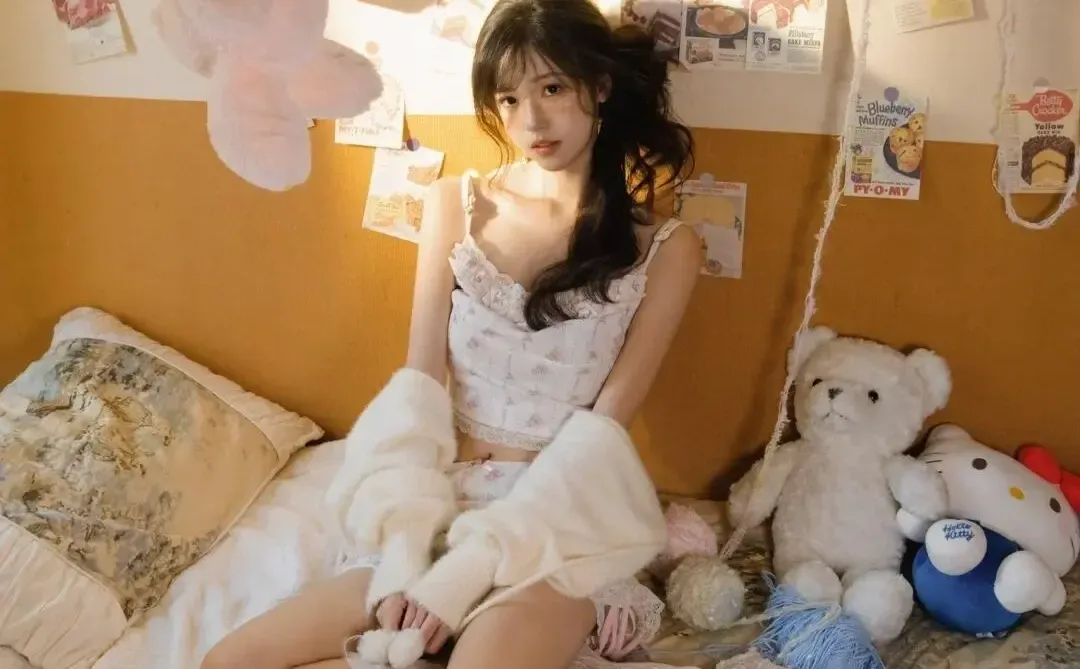 慵懒居家少女写真 | 午后阳光☀️