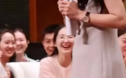 不知道为啥我几个眼神就能破坏情侣的感情