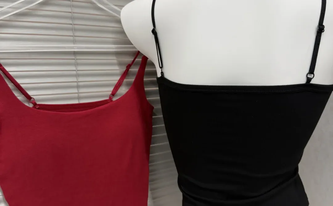 这件背心真的太好穿了～～～