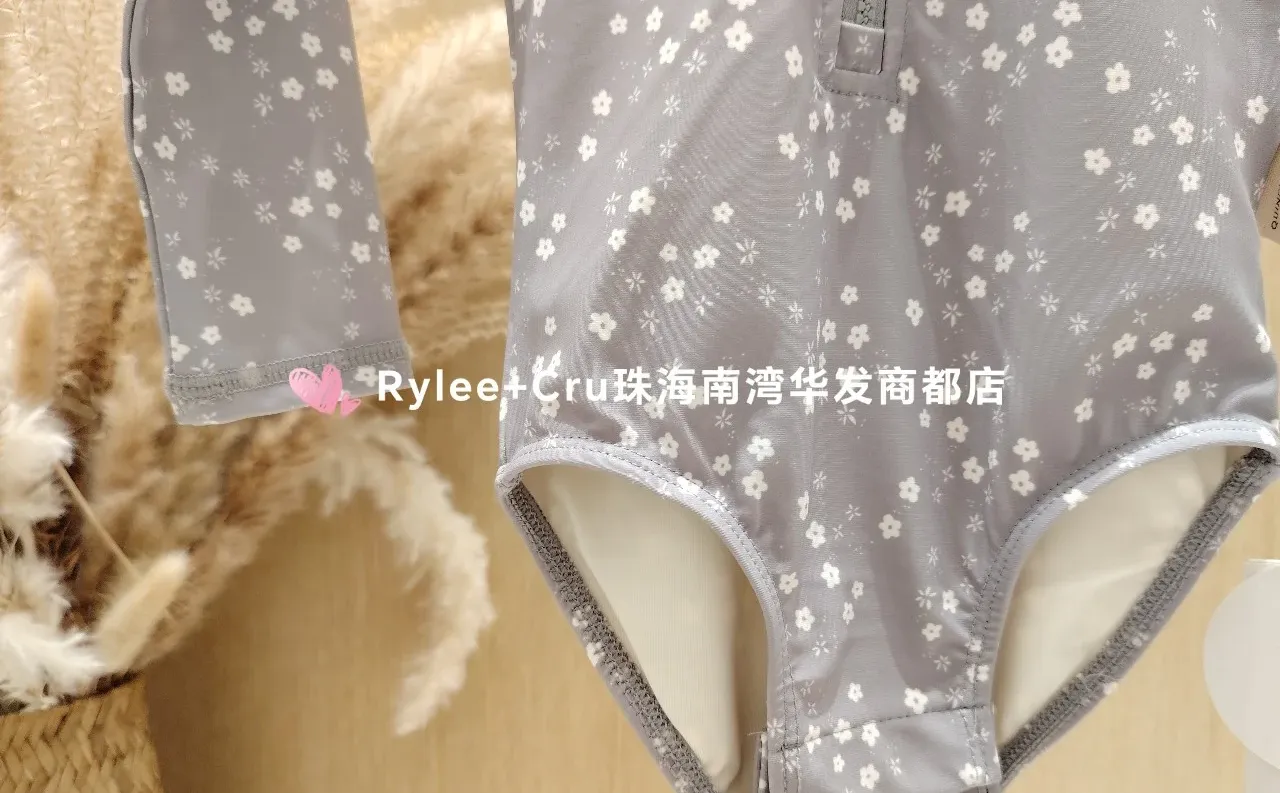 宝宝碎花泳衣看着里🤩