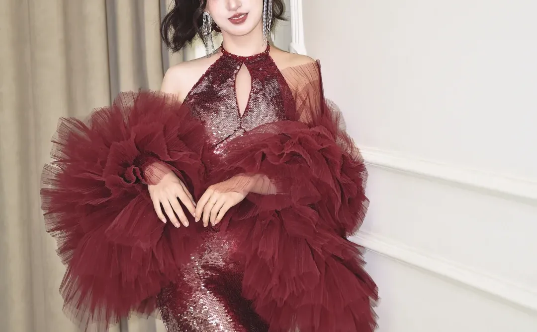 美到犯规的复古红裙✨美到犯规|滕州婚纱