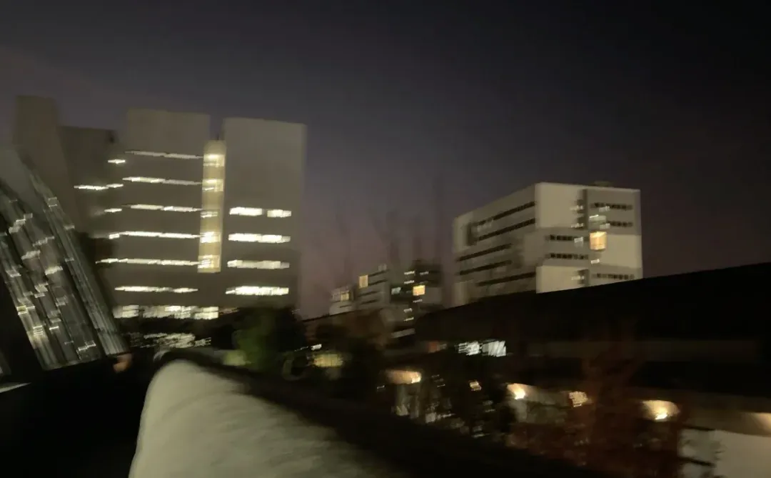 成熟女人只会难过一个夜晚。