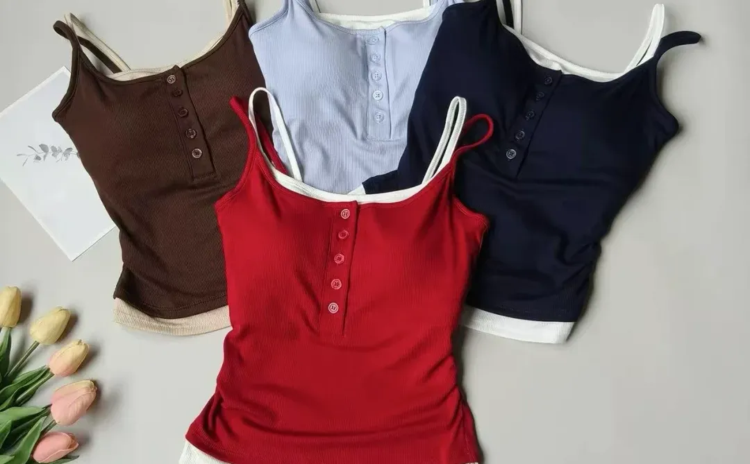 挖到宝！这件假两件吊带背心，显瘦又百搭