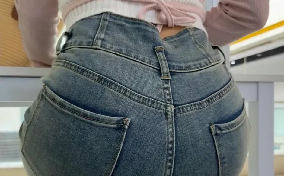 今日随拍腰臀比，这牛仔裤也太好看了吧！