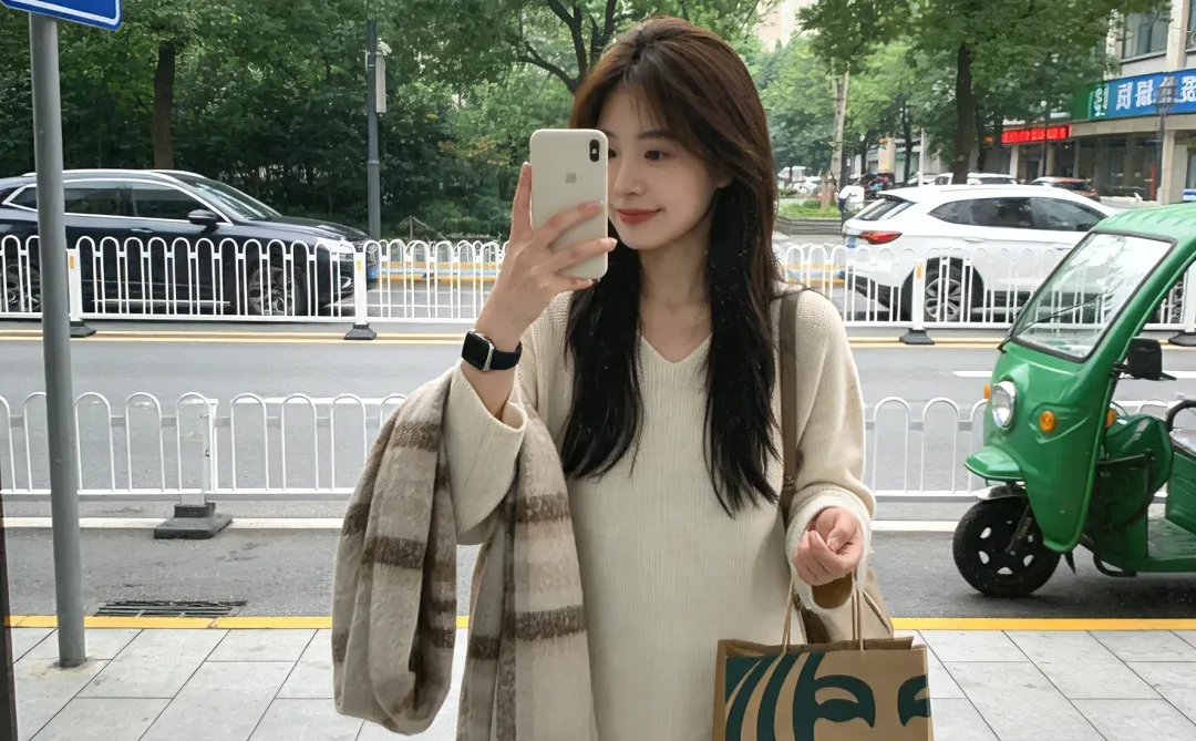 永远喜欢这种随性慵懒的穿搭～