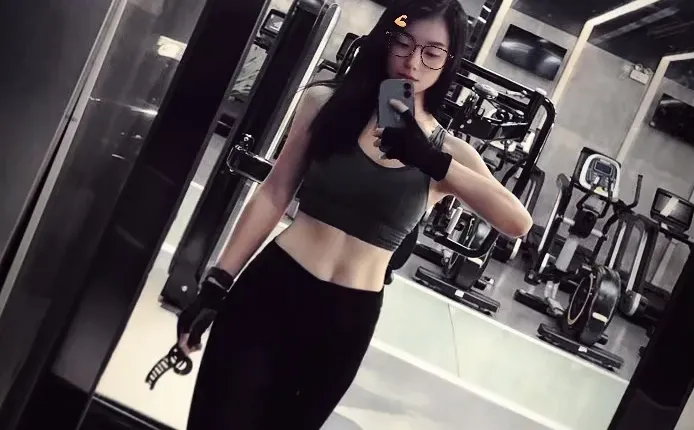 38岁营养师日常：女孩子没事就多去撸铁