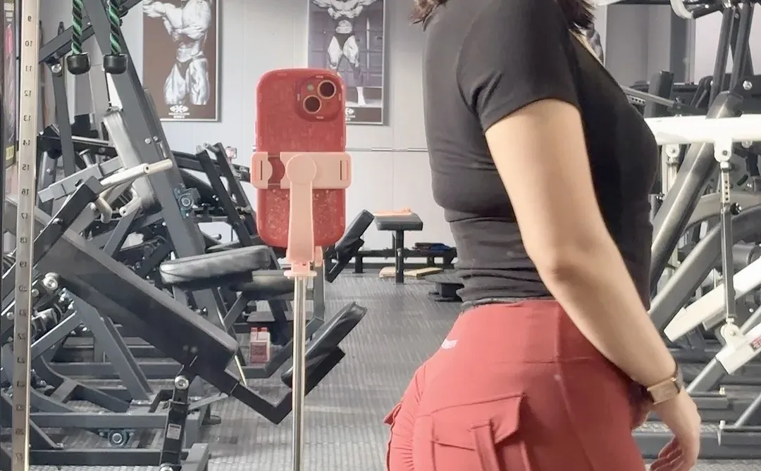 撸铁女生，主打反差