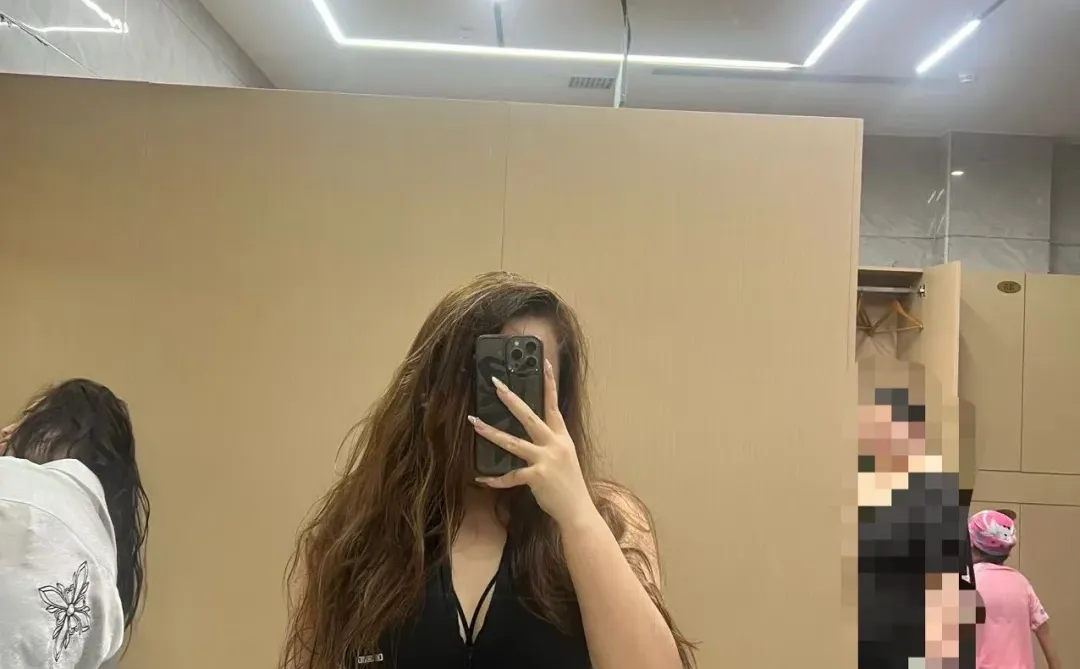 游泳女孩的泳装日记