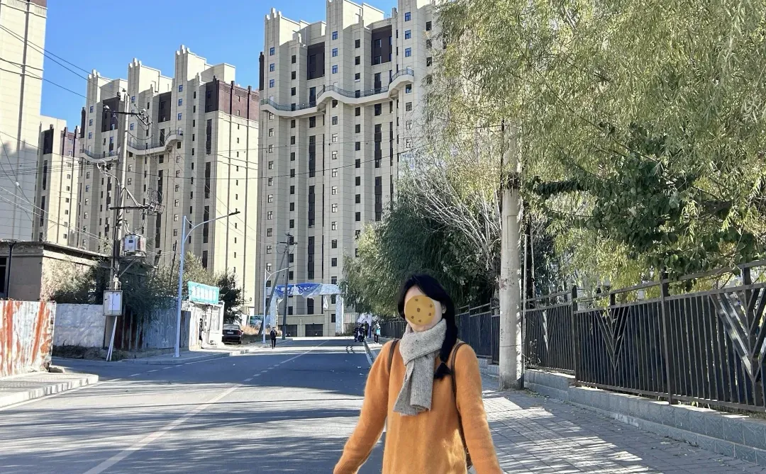 🍊毛衣+棕色裤子好韩