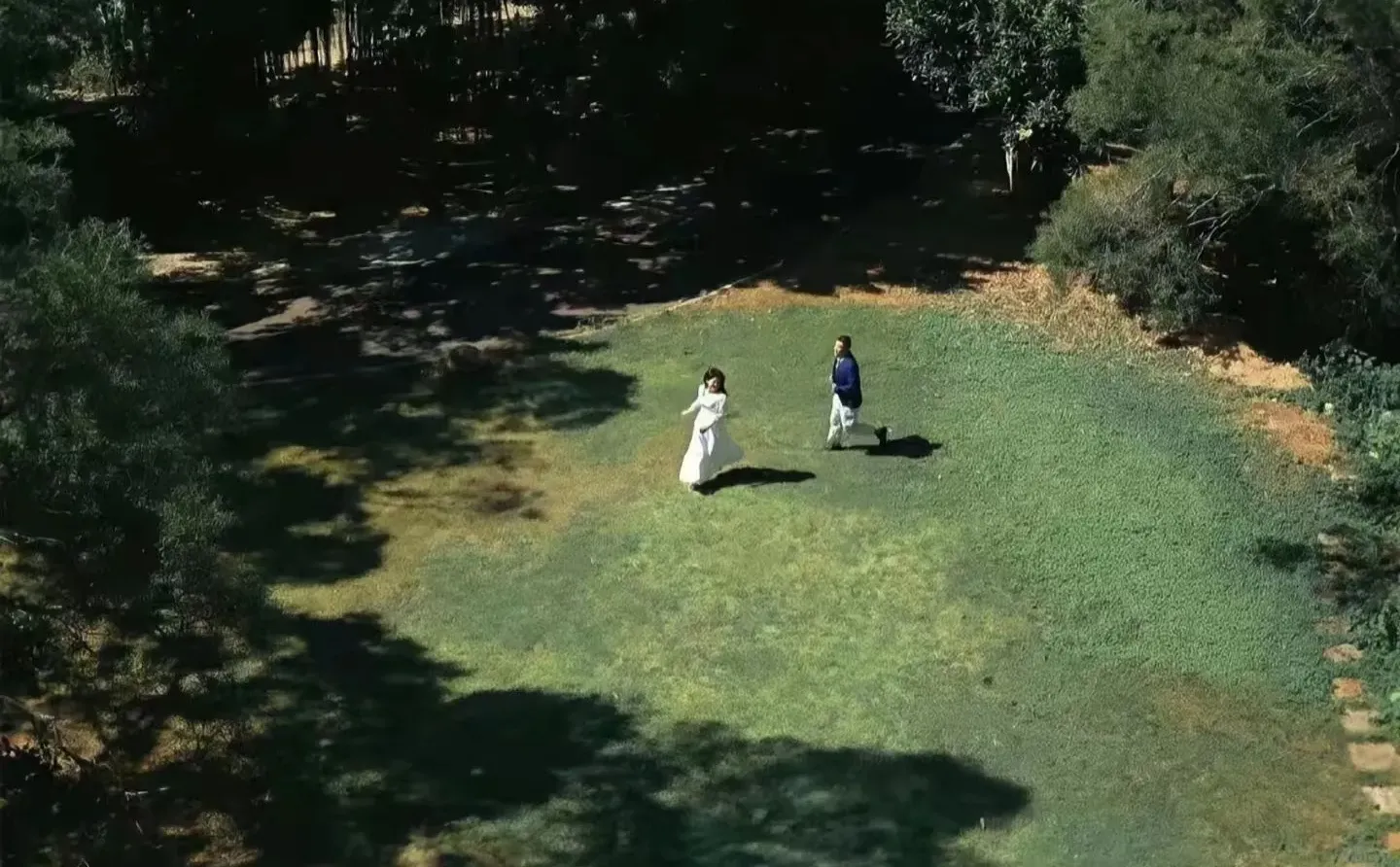 有没有类似这种感觉的壁纸呀