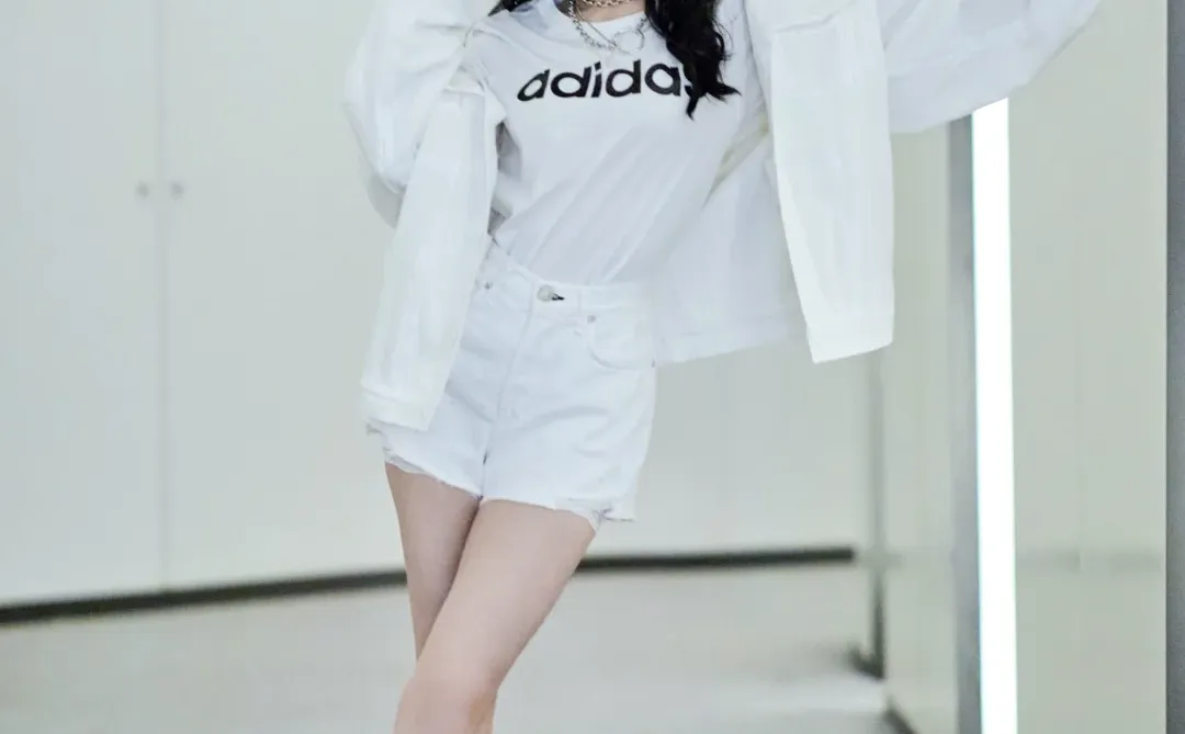 这是谁的美腿呀