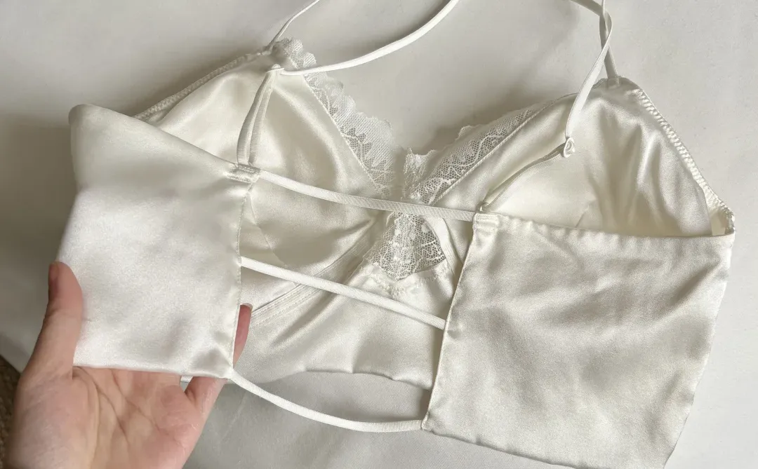 入了件真丝吊带内衣✨