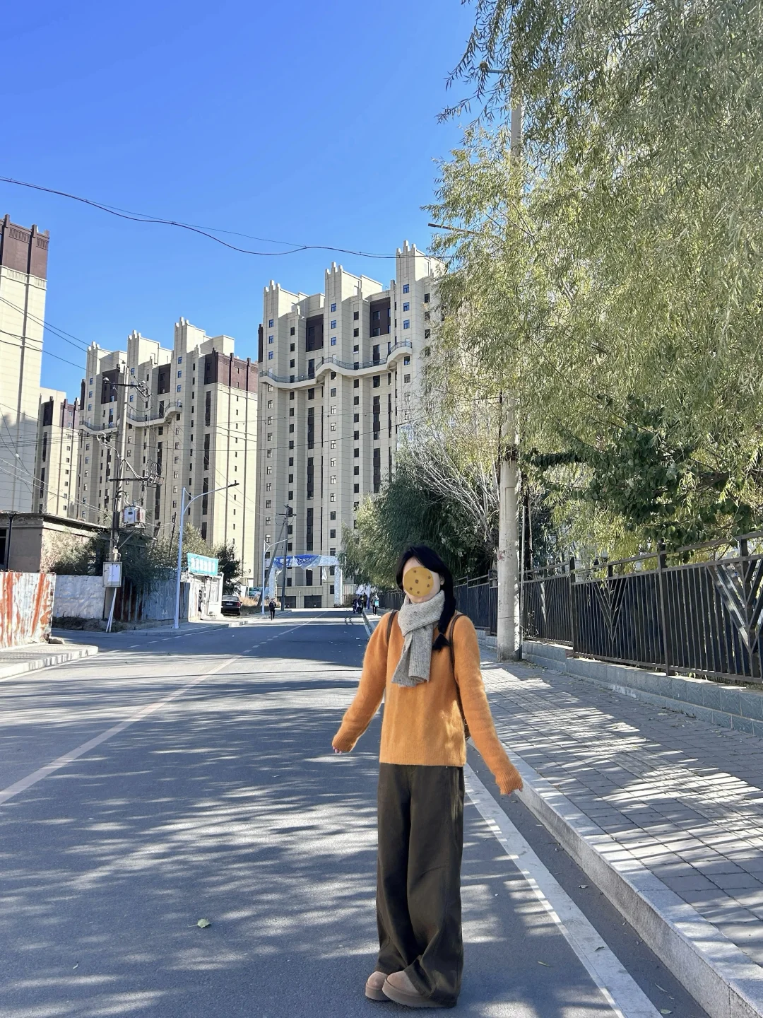 🍊毛衣+棕色裤子好韩