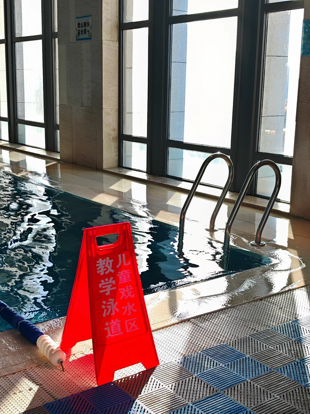 冬天游泳的3大惊喜！暖身又塑形，告别冬眠