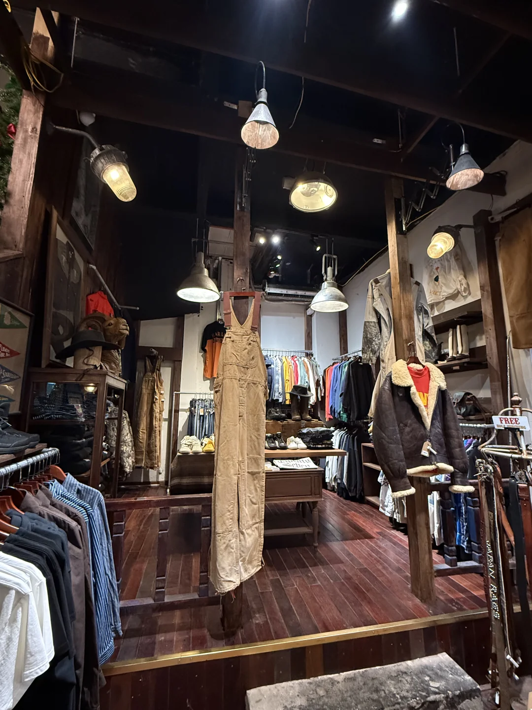 越南🇻🇳河内便宜好逛的vintage古着店