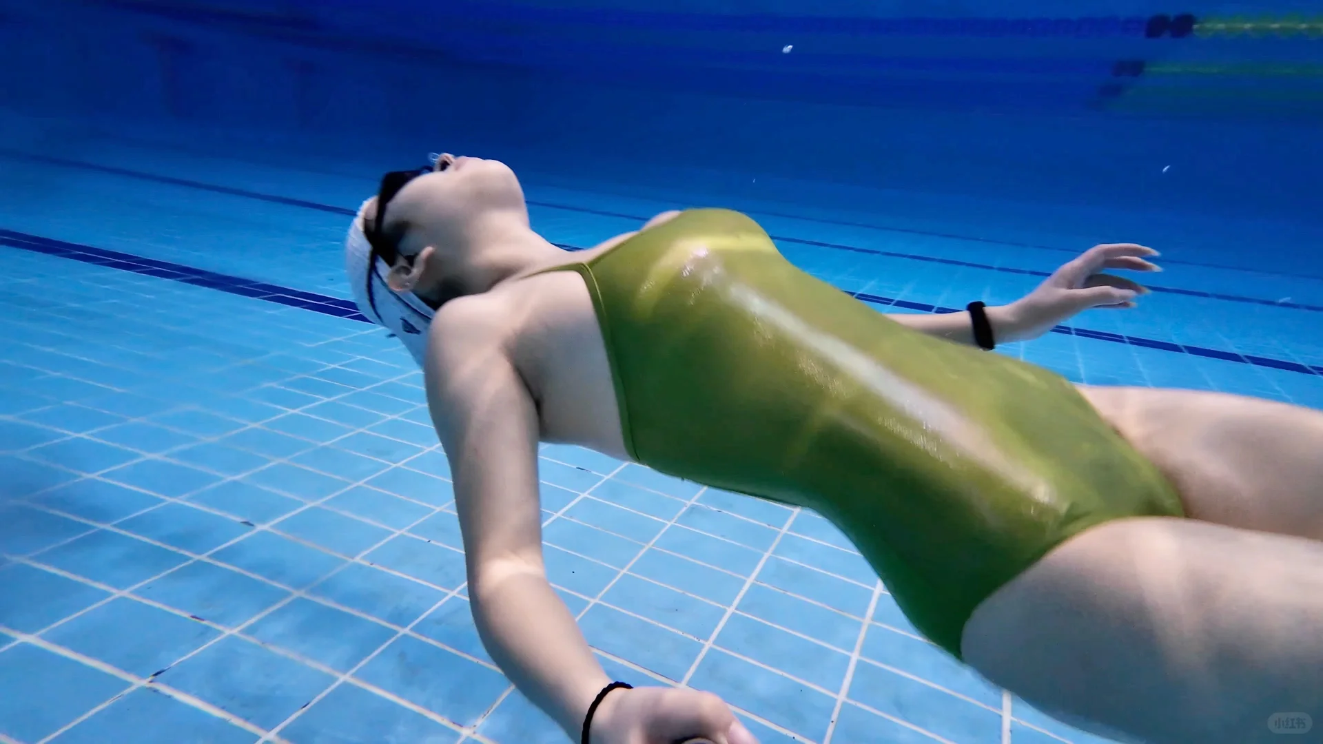 真的不要错过这两件泳衣！超好看！！！