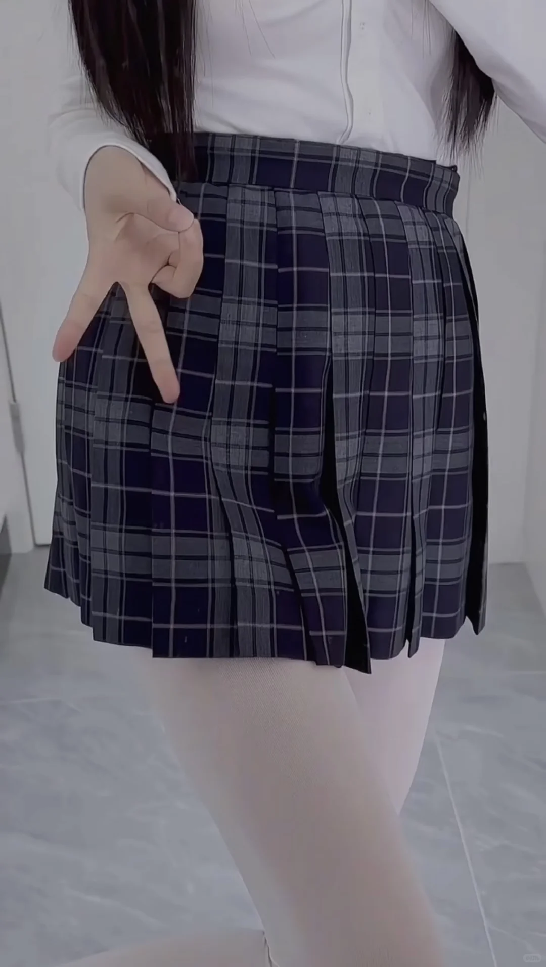 第一次穿连裤白丝，会不会显腿粗🥺🥺🥺