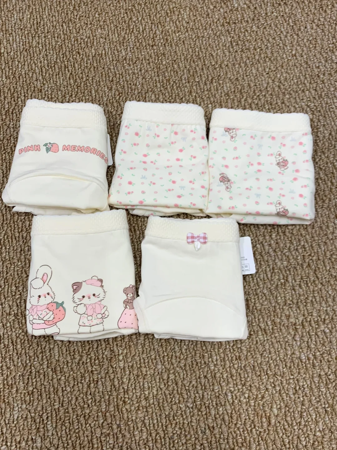 内裤好穿到窒息！女设计师站起来了！