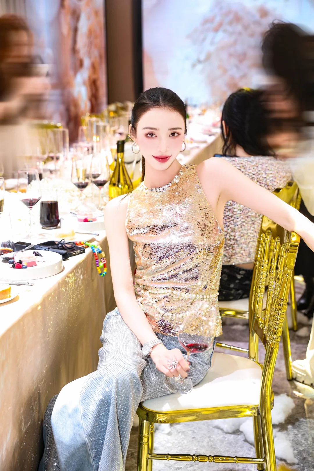 晚宴闪光look｜会发光的氛围感女神穿搭✨