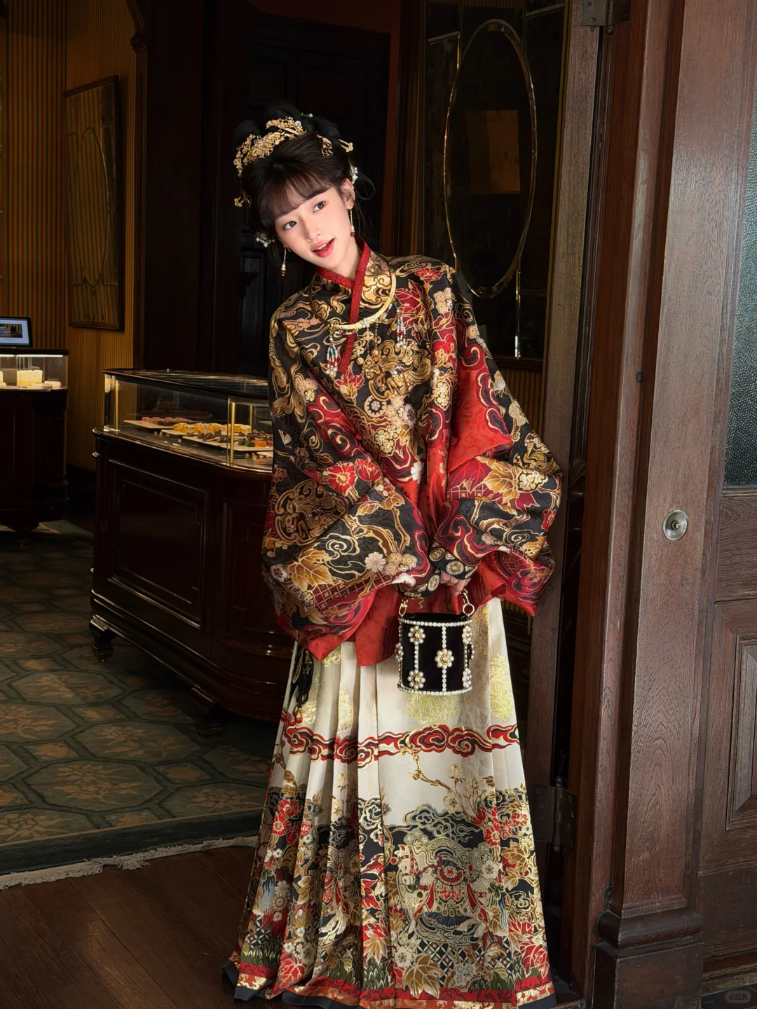新衣预备|马年宴会上压轴出场的大明贵女