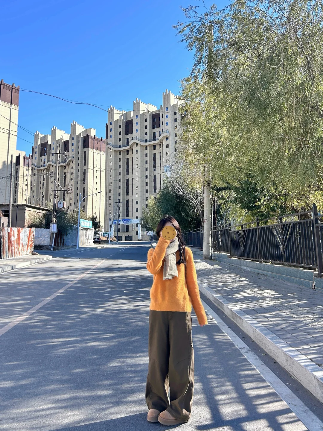 🍊毛衣+棕色裤子好韩