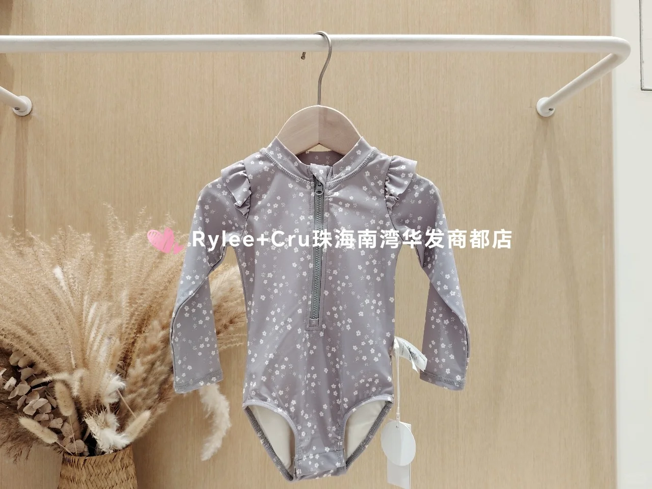 宝宝碎花泳衣看着里🤩