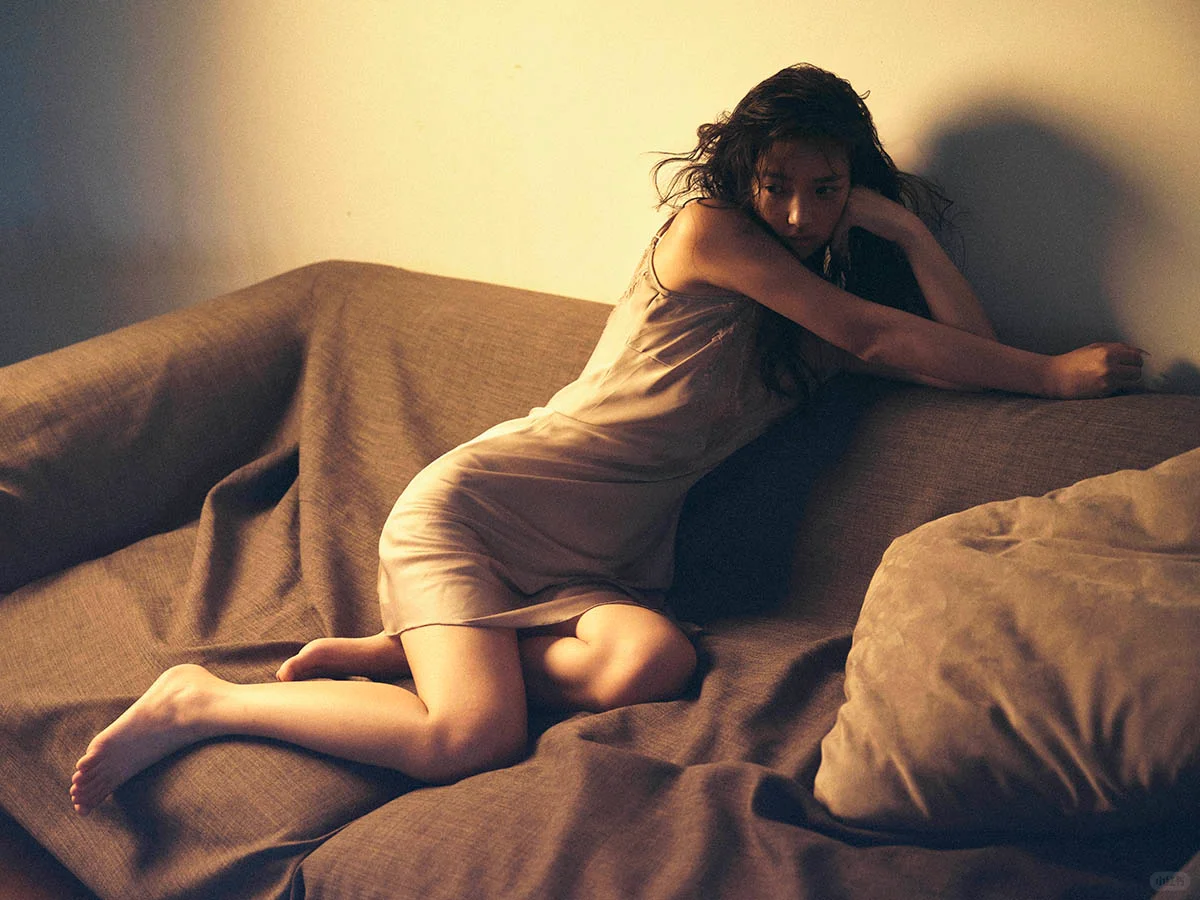 居家的惬意时光⚫️暗调氛围感少女写真