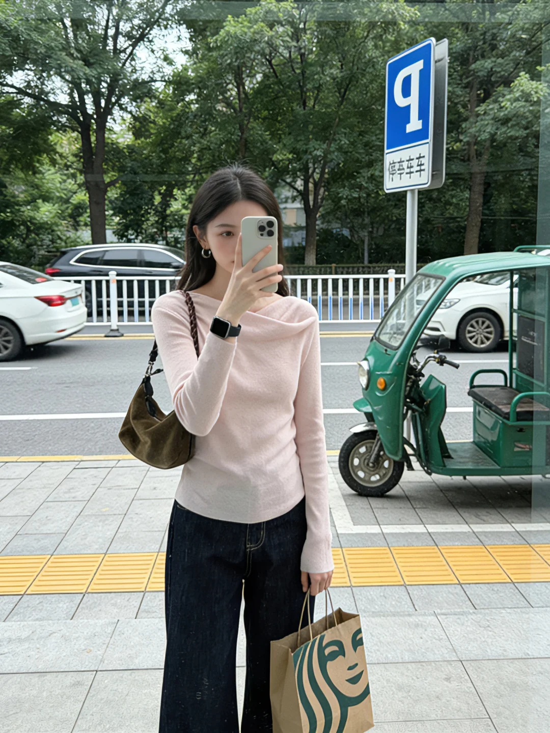 永远喜欢这种随性慵懒的穿搭～