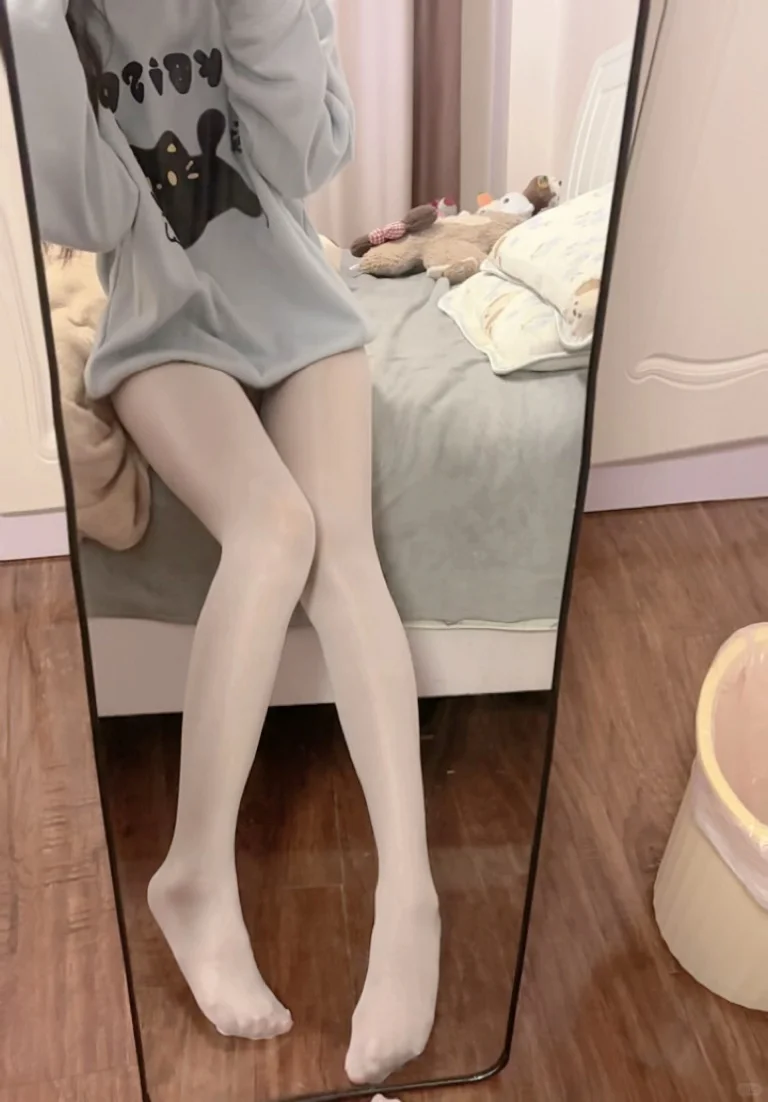 没人喜欢白丝嘛，怎么流量这么少