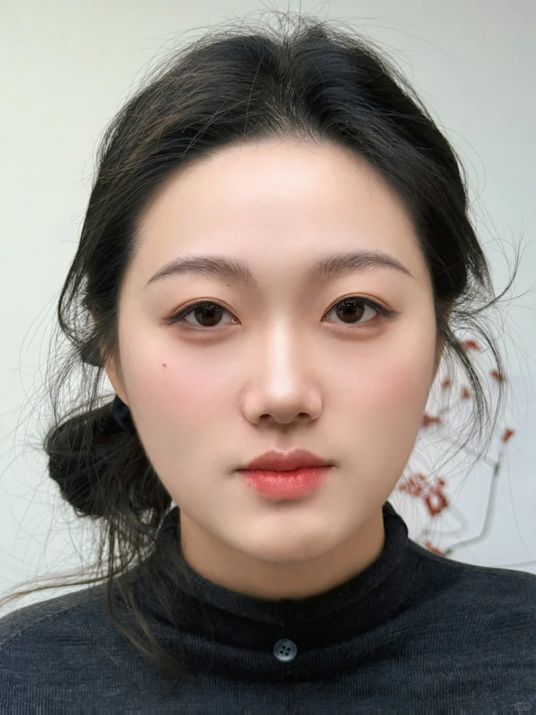 方圆脸搭配弯月眉给我一种气血充盈的美～