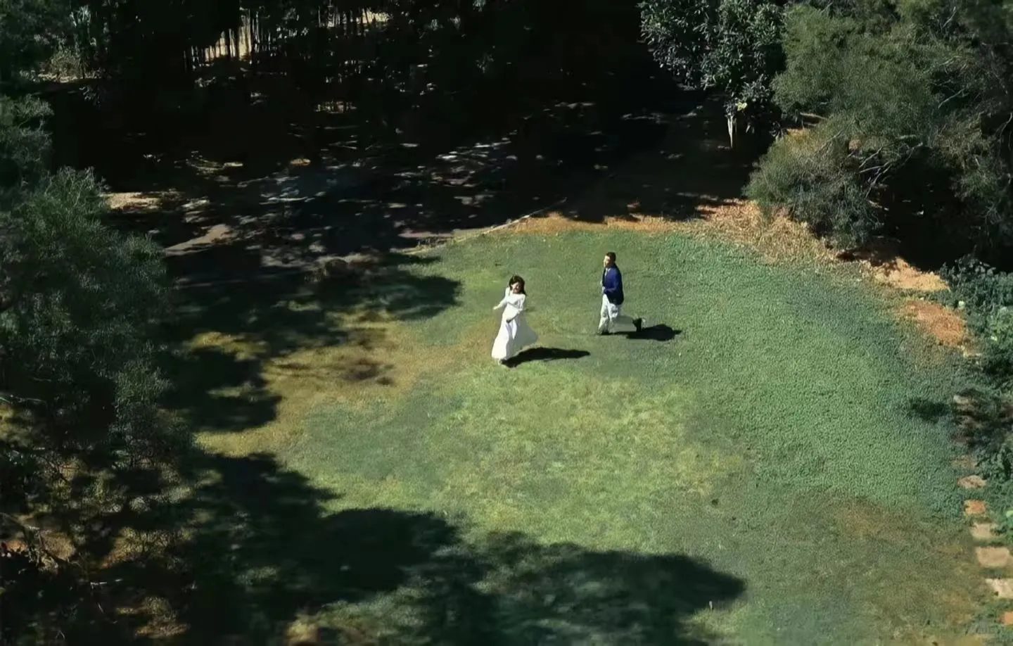 有没有类似这种感觉的壁纸呀