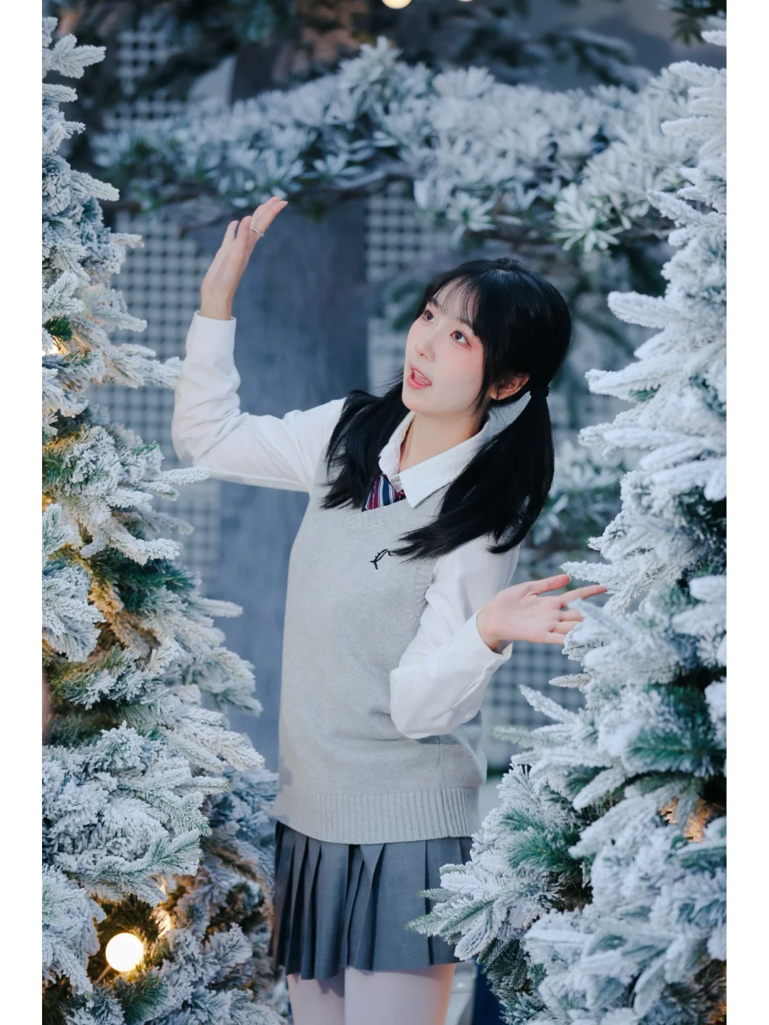 冰雪之境丨JK制服毛衣背心白丝穿搭