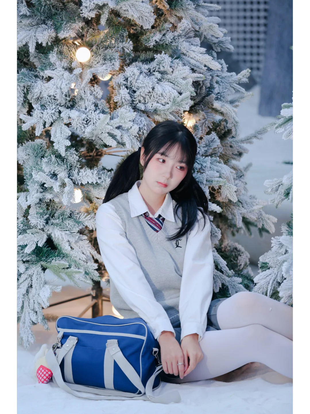 冰雪之境丨JK制服毛衣背心白丝穿搭