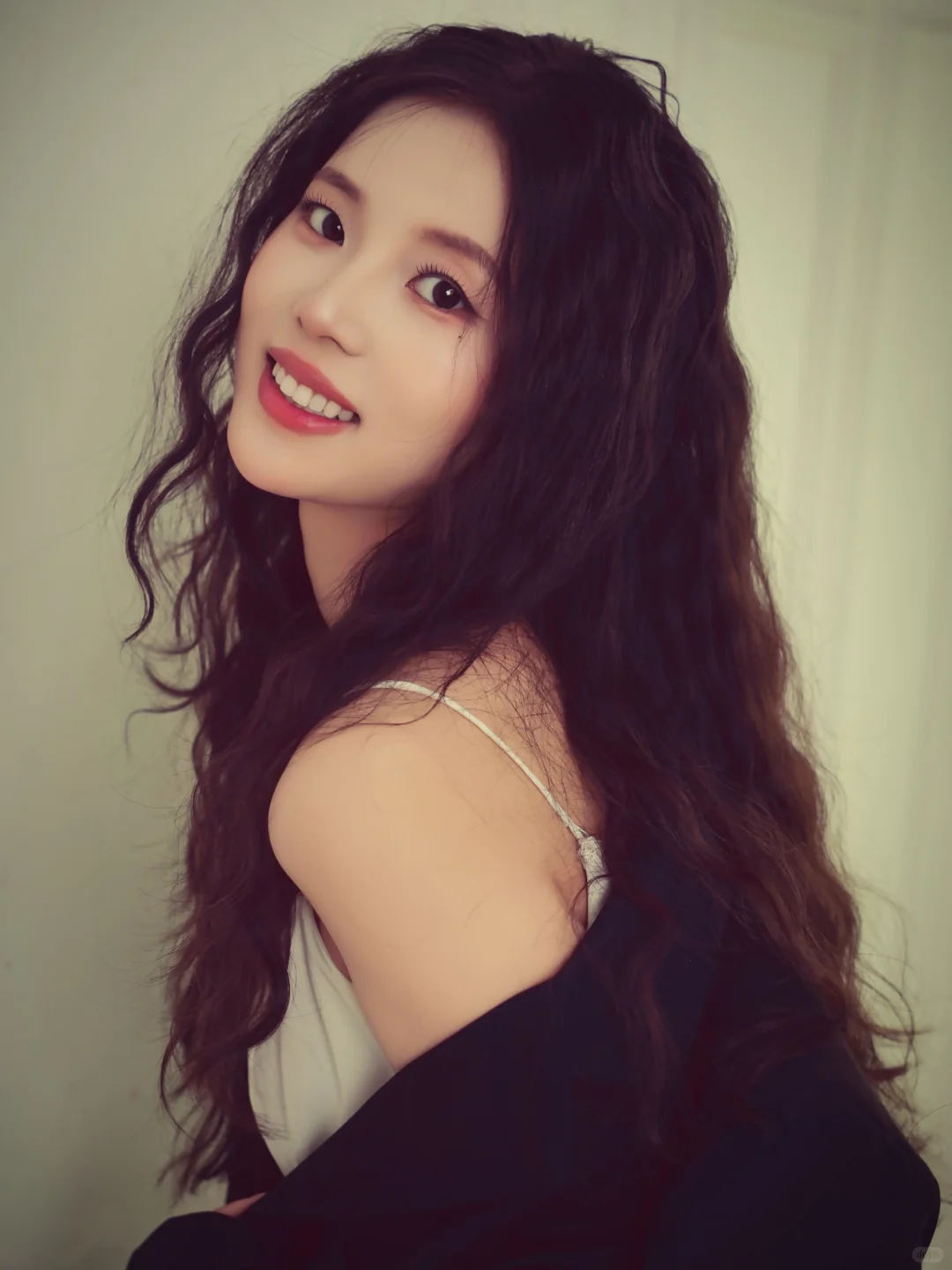 ✨韩系气质穿搭｜黑西装吊带=成熟第一步